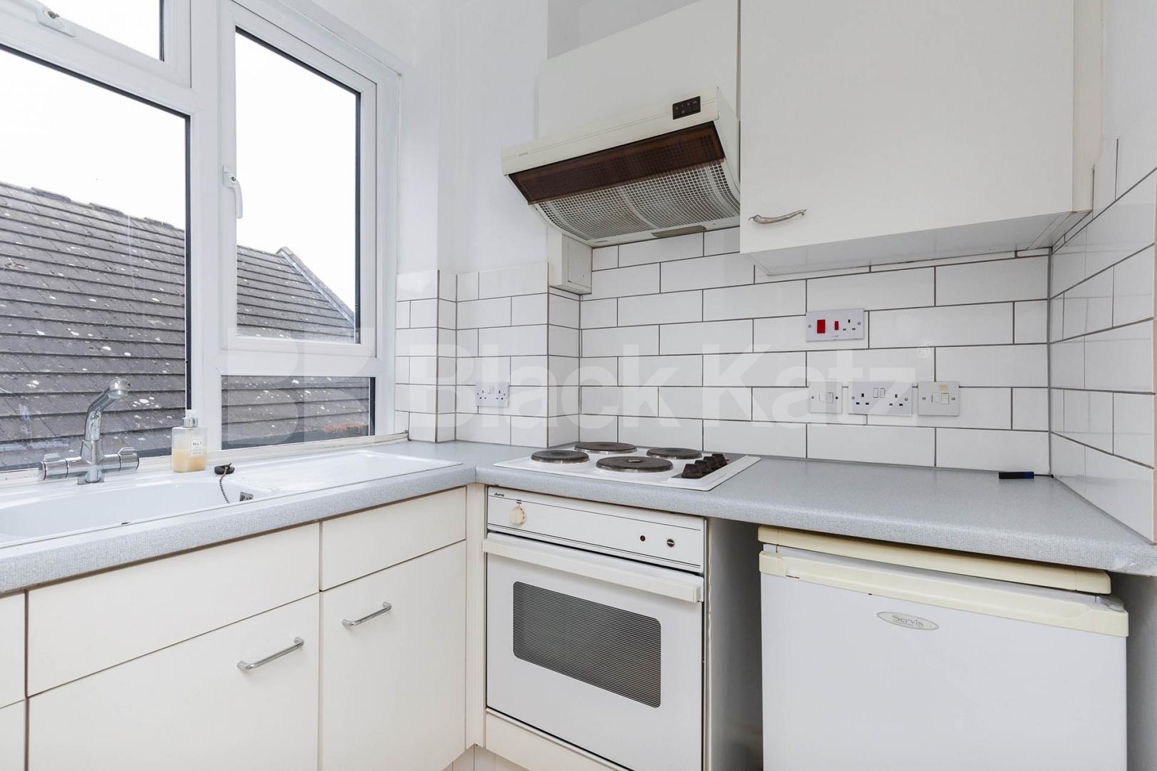 Newly Carpeted self contained Studio located in the heart of Crouch end Crescent Road, Crouch End 